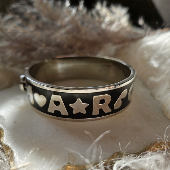 Marc by MARC JACOBS Icon Hinged Bracelet - Picture 1 of 4